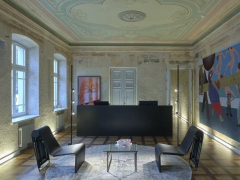 Cindy Sherman, Be pavadinimo. 1996 m.; Kaido Ole, „Visi kartu I“. 2018 m. D. Petrulaičio nuotr.

