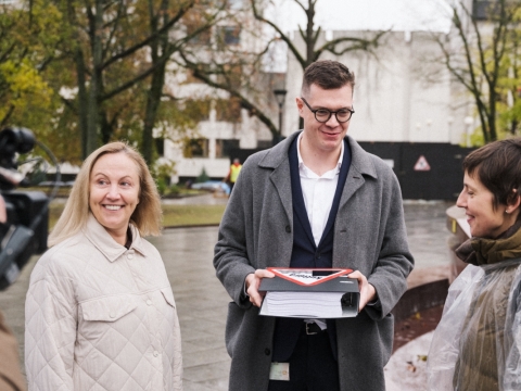 Peticijos įteikimas. M. Norvaišo nuotr.