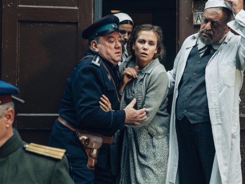 Kadras iš filmo „Purpurinis rūkas“
