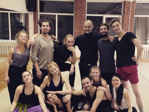 Kauno šokio teatras „Aura“ ir Samuelis Mathieu. Nuotrauka iš „Auros“ archyvo