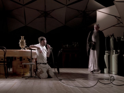 Scena iš spektaklio „Saulės vaikai“. M. Vilkārsis nuotr.