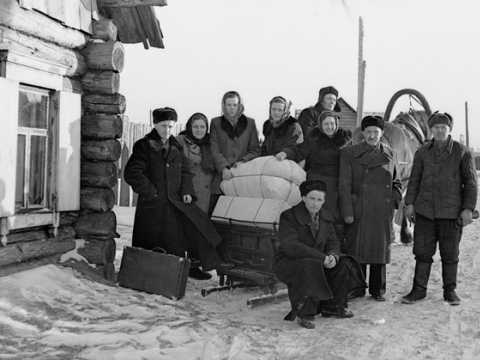 Alvydas Lukys, „Ne tik šaknys. Pagal Juozo Lukio (1927–2001) Sibiro archyvo nuotraukas“, parodos fragmentas
