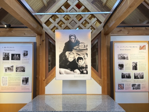 Čijunės Sugiharos memorialiniame muziejuje atidaroma Lietuvos nacionalinio muziejaus parengta paroda „Išgyventi Sibirą: lietuvių tremties istorija“. Čijunės Sugiharas memorialinio muziejaus nuotr. 