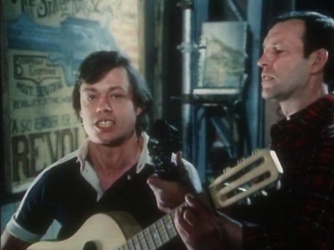 Nikolajus Karačencovas ir Regimantas Adomaitis filme „Trestas, kuris žlugo“ (rež. Aleksandras Pavlovskis, 1982)