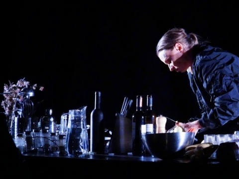 Scena iš spektaklio „Už geresnį pasaulį“. Artūro Areimos teatro nuotr.