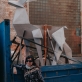 Menininkė Zhanna Kadyrova su skulptūra „Origami elnias". 2025 m. A. Sorochako nuotr.