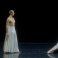 Aistis Kavaliauskas, Benjaminas Thomas Davisas ir Nora Straukaitė balete „Pradžioje nebuvo nieko“. M. Aleksos nuotr.