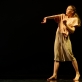 Akvilė Šulcaitė šokio kompozicijoje „Aš ateinu vienas ir pas tave“. M. Aleksos nuotr.