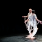 Arūnas Mozūraitis ir Adrianas Carlo Bibiano šokio spektaklyje „Pakankamas atstumas“. V. Lankauskaitės nuotr.