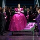 Viktorija Miškūnaitė (Violeta Valeri), Merūnas Vitulskis (Alfredas Žermonas) ir choras operoje „Traviata“. M. Aleksos nuotr.