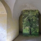 Domininkonų vienuolyno koridorius su Patricijos Jurkšaitytės instaliacijos „Obelų sodas“ fragmentu, 2020 m. Vyto Nomado nuotr.