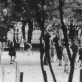 Eglė Ruibytė, „Potiomkino kaimas“ (iš Terezino žydų koncentracijos stovyklos fotografijų archyvo, rasta internete).
