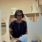 Aleksandra Kasuba prie eksperimentinių 3D modelių savo dirbtuvėje. 1983 m. Skaitmeninis Aleksandros Kasubos archyvas LNDM