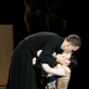 Scena iš spektaklio „Altorių šešėly“. Nuotraukos iš Klaipėdos valstybinio muzikinio teatro archyvo