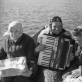 Apie 1950 m. latvių tremtinės plaukia valtimi švęsti Lyguo. Krasnojarsko kr. Nuotrauka iš: Gaila Kirdienė. „Lietuvių ir latvių muzikinis-kultūrinis bendravimas sovietmečiu politinio kalinimo ir tremties vietose“.