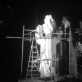 Vladas Vildžiūnas dirba prie paminklo M.K. Čiurlioniui šalia dirbtuvės Jeruzalės sode, 1974 m. Asmeninio archyvo nuotr.
