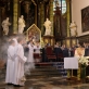 Savaitės dalyviai gieda mišiose Legnicos katalikų katedroje. G. Pranckūno nuotr.