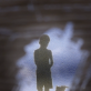 Jenny Kagan, berniukas su oželiu, matomas pro trikampį langelį. „Iš tamsos“, parodos vaizdas. 2022 m. A. Narušytės nuotr.

