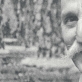 Parodos „PURVYTIS“ vizualusis identitetas. 2022. Panaudotas kadro fragmentas iš kino žurnalo
„Ausland Woche“ (Nr. 552, 1942, studija „UFA“, Latvijos nacionalinio archyvo Latvijos valstybinio
kinofotofonodokumentų archyvas) siužeto apie Vilhelmo Purvyčio paskutinę personalinę parodą Rygos
miesto dailės muziejuje