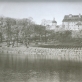Jan Bułhak, „Viešpaties Dangun Žengimo bažnyčia ir misionierių vienuolynas nuo tvenkinių. Kairėje – Švč. Jėzaus širdies bažnyčios bokštas“. 1912–1915 m.