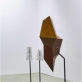 Nerijus Erminas, „Svetainė“. 2016 m. Baldinė plokštė, metalas, marmuras, stiklas. Menininko nuosavybė